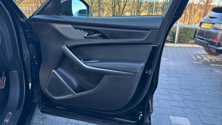 Jaguar F-Pace 2.0 D200 R-Dynamic Black 5dr Auto AWD Diesel Estate